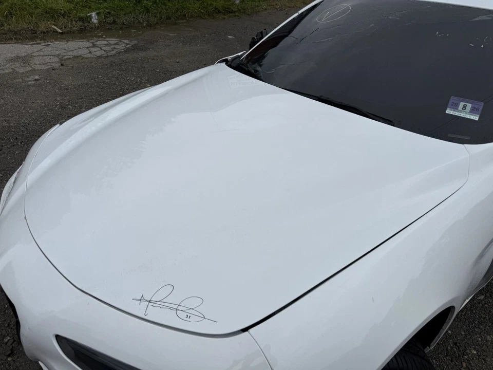 Alfa-Romeo Giulia 2017-2024 capó blanco labio y arañazos Foto 3 de 4