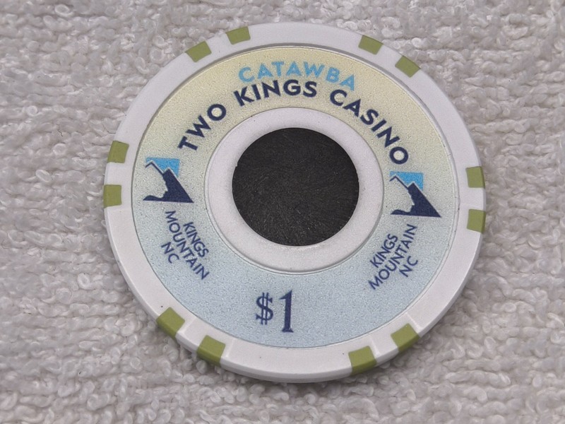 TWO KINGS CASINO (KINGS MOUNTIAN, N. CAROLINA) $1.00 TABLE GAMING POKER CHIP