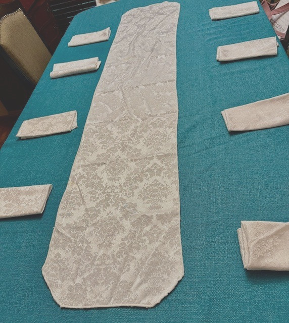 VTG, Elegantly Patterned White  Table Runner & 8 Matching Cloth Dinner Napkins