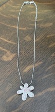 Collana con fiori Swarovski bianchi e rosa, usata, senza scatola