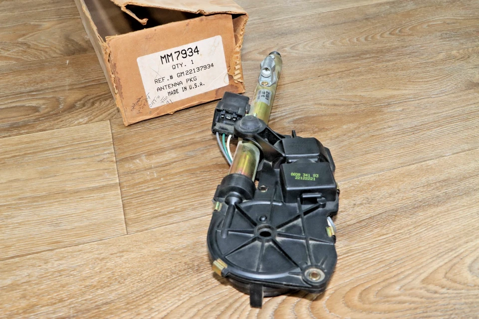NOS GM 22137934 Antena, Radio Potencia Chevrolet 91-96 Caprice 94-96 Impala Foto 3 de 4