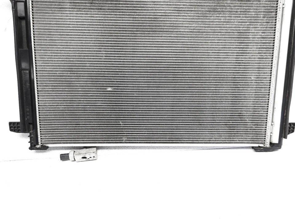 Condensador de aire acondicionado Mercedes-Benz C250 2012-2015 aire acondicionado 204-500-06-54 Foto 3 de 4