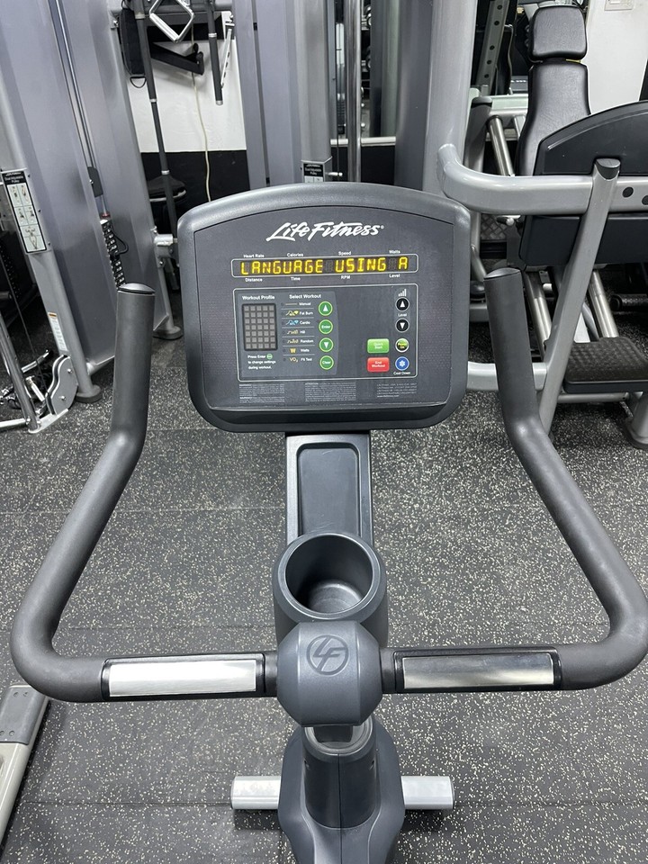 LIFE FITNESS LIFECYCLE UPRIGHT COMMERCIAL EXERCISE BIKE CARDIO