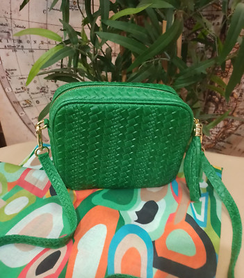 Damen Mädchen Tasche Seife grün BASIC Echtleder Flechtdruck Halstuch
