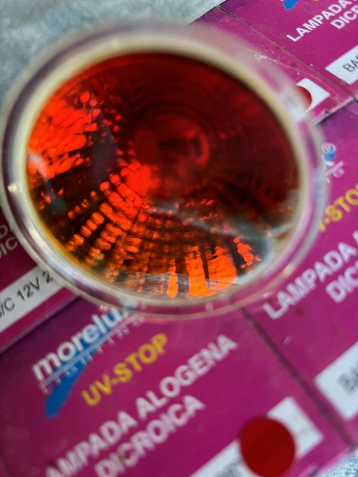 Pack of 10 Morelux Dichroic MR16 BAB/C 12V-20W 36degrees RED - Image 3 of 4