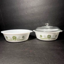 2 Vtg Jeanette Glasbake Round Baking Dishes, One Lid Green Daisy Pattern