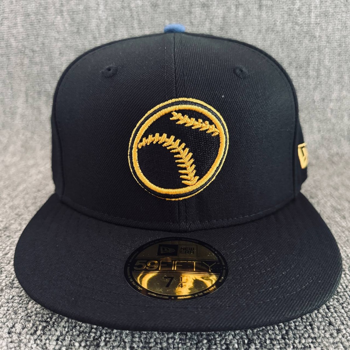 New Era 59FIFTY Milwaukee Brewers Fitted Hat Size 7 1/4 Black Gold Cap