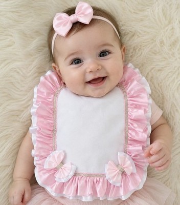 Babys Lätzchen Größe 0-12 Monate weiß rosa Rüschen Schleifen STIRNBAND NICHT INBEGRIFFEN