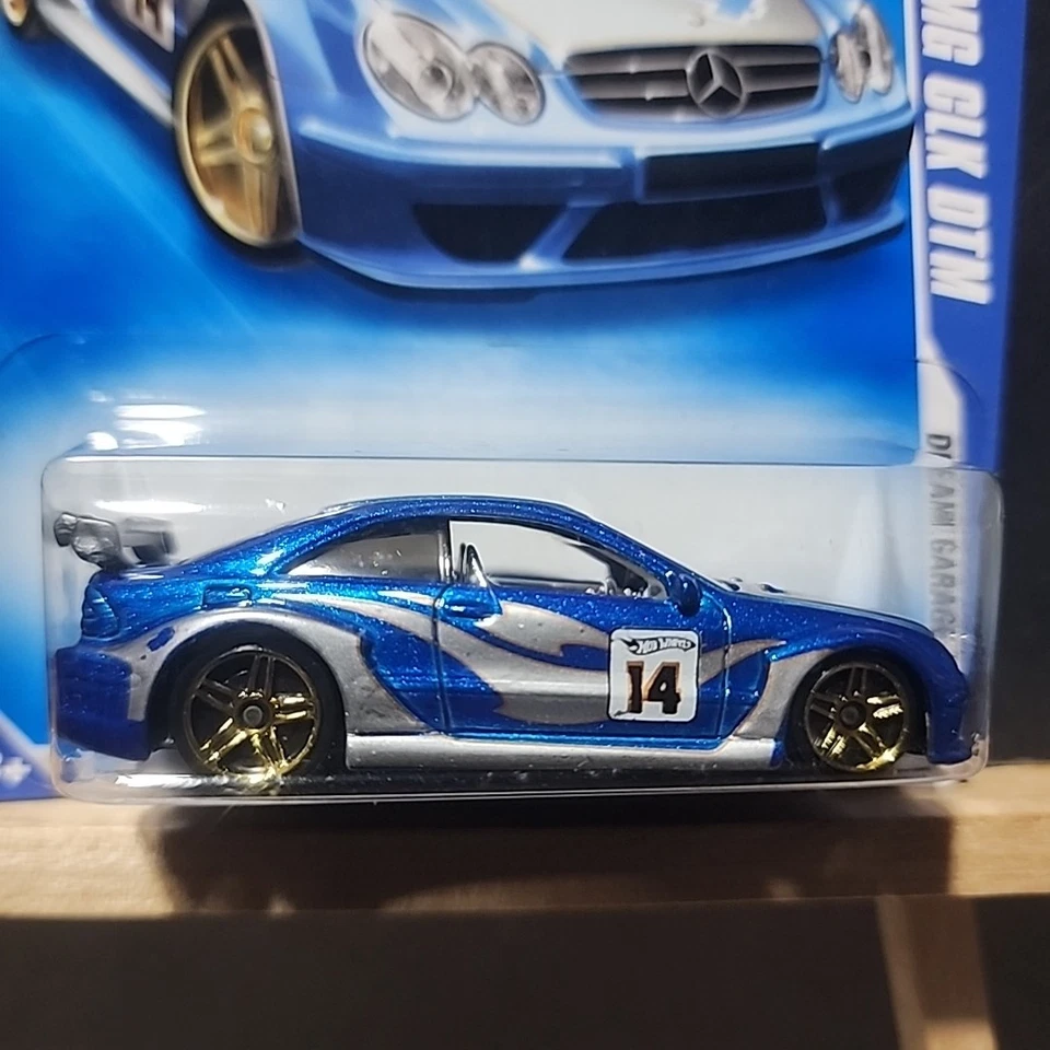 Hot Wheels 2009 Dream гараж Mercedes AMG CLK DTM  - Изображение 2 из 4