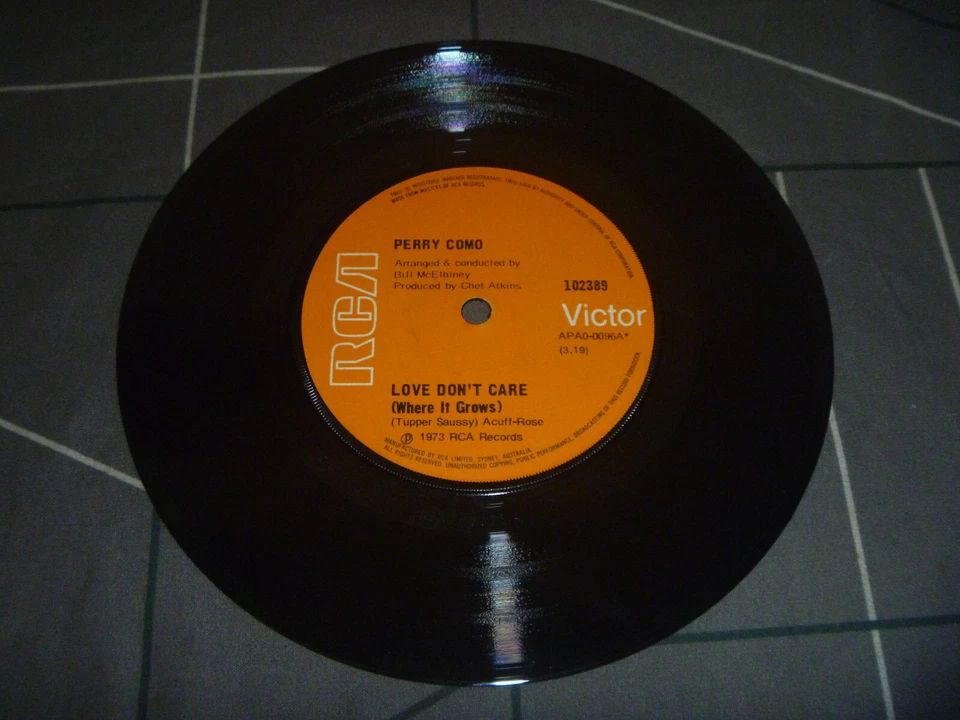 Perry Como ‎– Love Don't Care Original 1973 Australian rel 7" vinyl - Image 3 of 4