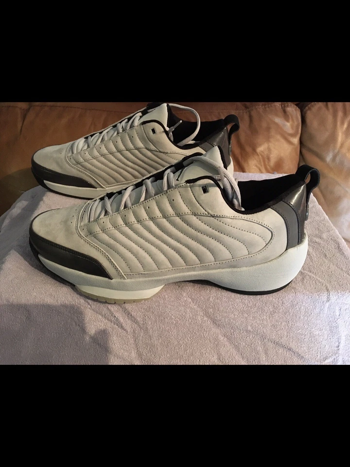 Air Jordan XIX 低 OG 中性灰色/黑色-LT 石墨  — 第 4/4 张图片