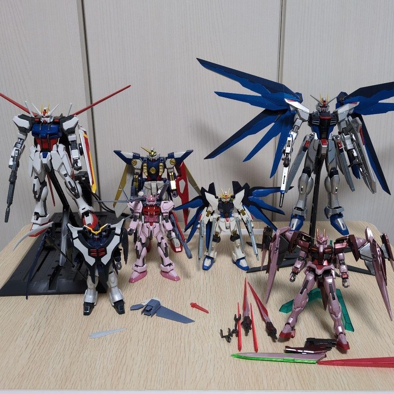 Gundam Gunpla MG HG Vintage Model Kit 7 Pieces Built Junk Bulk Lot