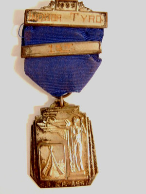 vintage 1939 S.R. & P. Assn. Indoor Tyro 1st place shooting award medal/pin