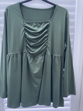 BNWOTS. TEMU. SIZE 5XL (22/24).  LADIES FOREST GREEN FRONT RUCHED TUMIC TOP