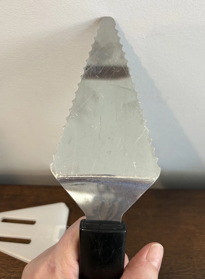 Pampered Chef Pie And Cake Server with Sheath Made In Taiwan #1166 normal wear - Image 4 of 4