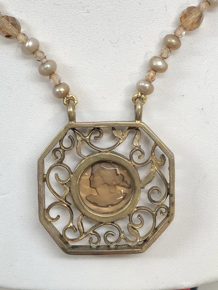 Extasia Portia Cameo Necklace Intaglio Taupe Glass Brass Pendant Pearl Crystal - Изображение 3 из 4