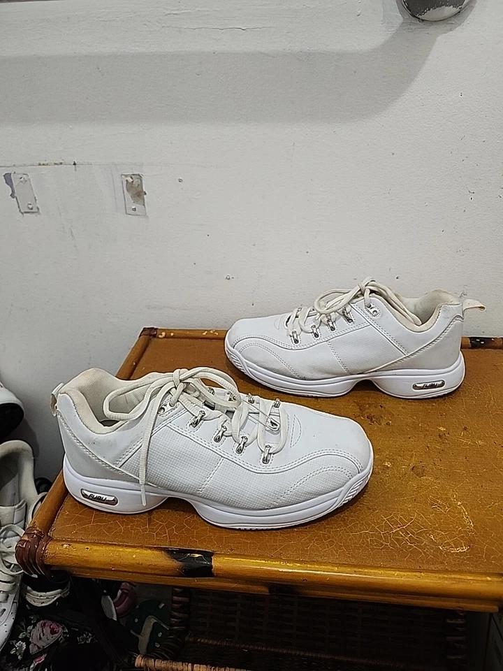 FUBU Sneakers White Pre-owned Sz 7 - Image 2 of 4