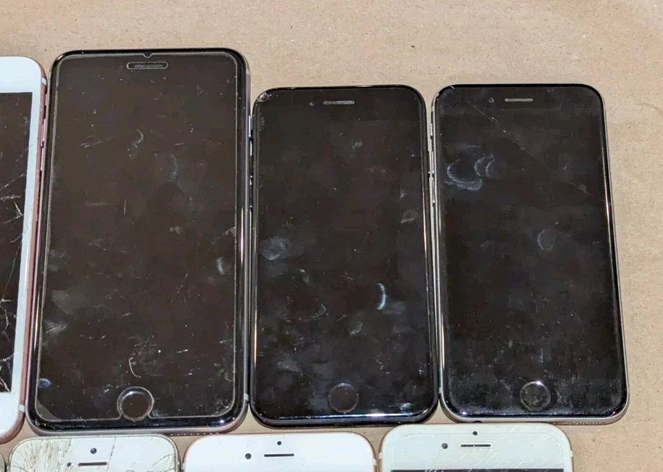 IPhone Lot OF 8 UNTESTED SOLD AS IS Iphones 4S,5S,6,6S  All Dfferent Models - Image 3 of 4