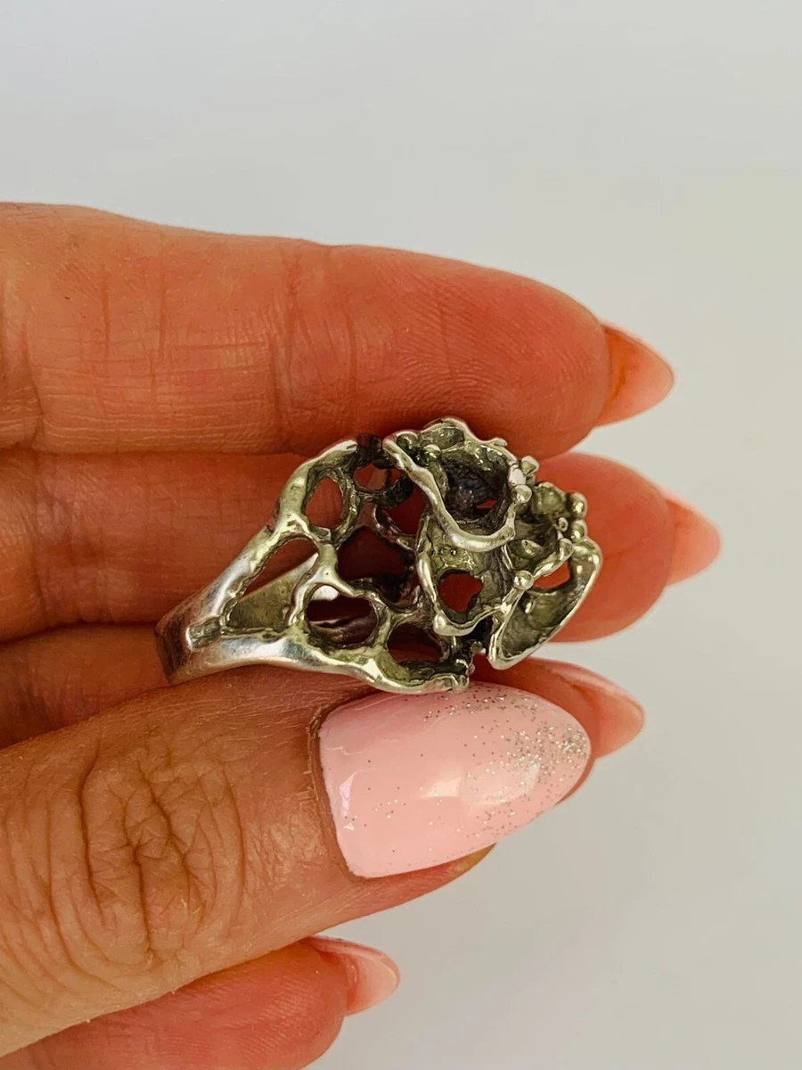 Israeli jewelry deals designers in silver