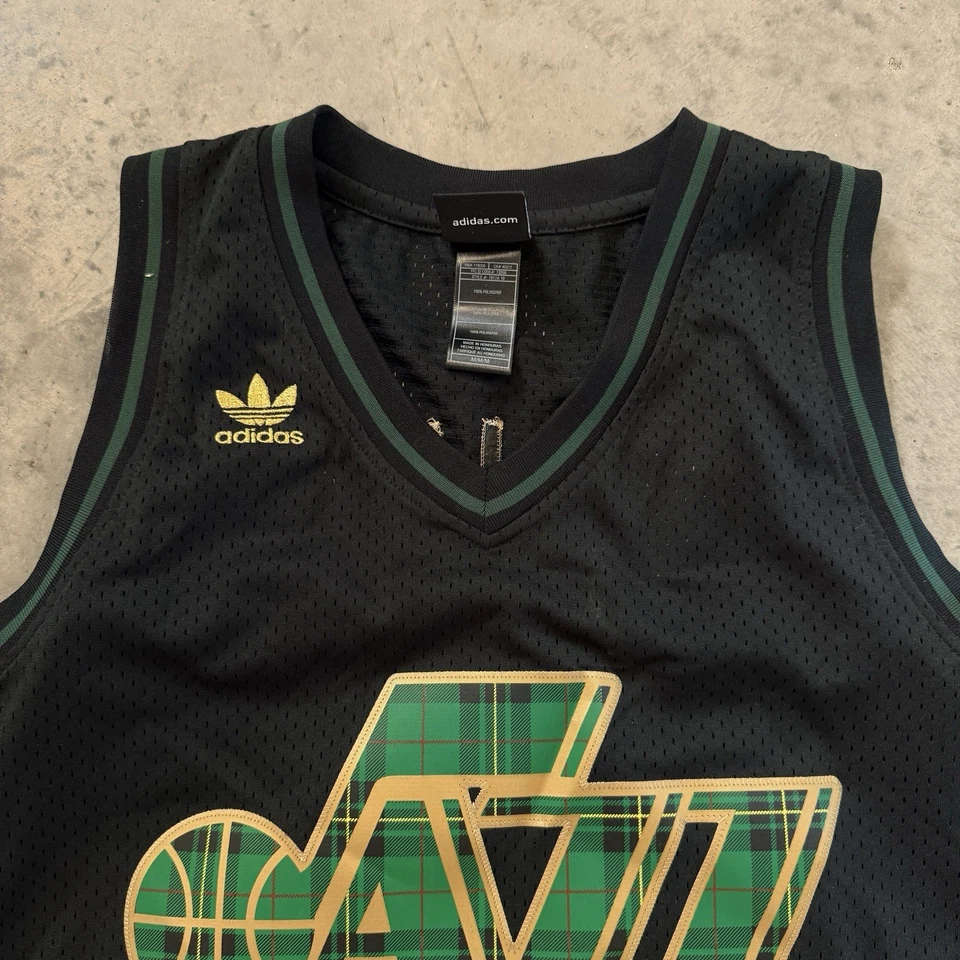 Deron Williams Rare Limited Edition Utah Jazz #8 NBA jersey - Image 3 of 4