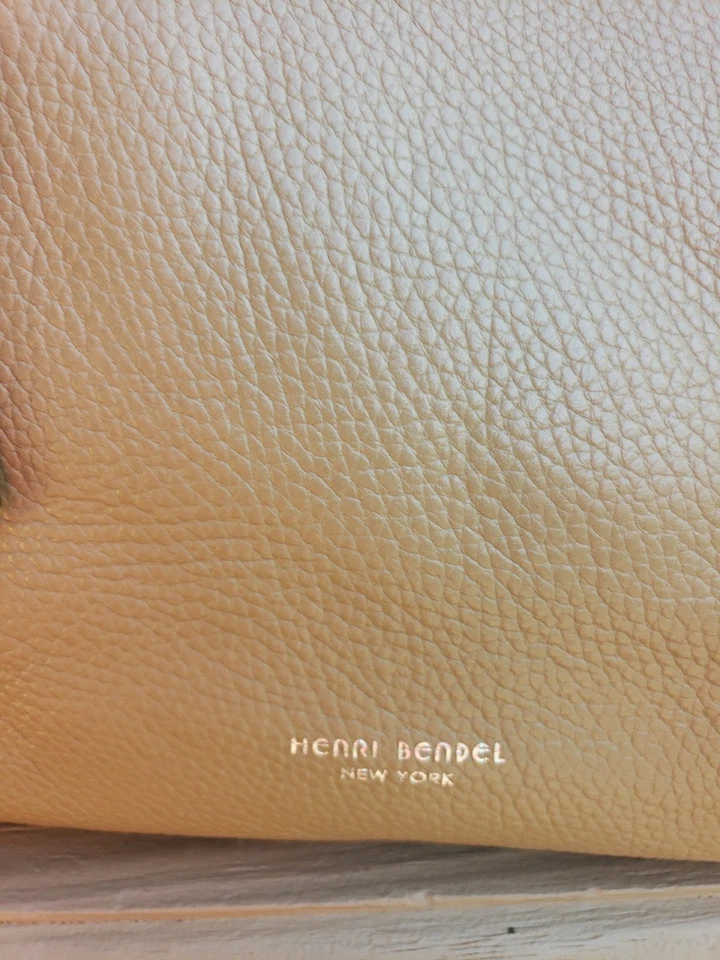 Bolso de mano Hobo de cuero granulado marrón Henri Bendel y cartera con flecos encanto nutria LEER Foto 3 de 4