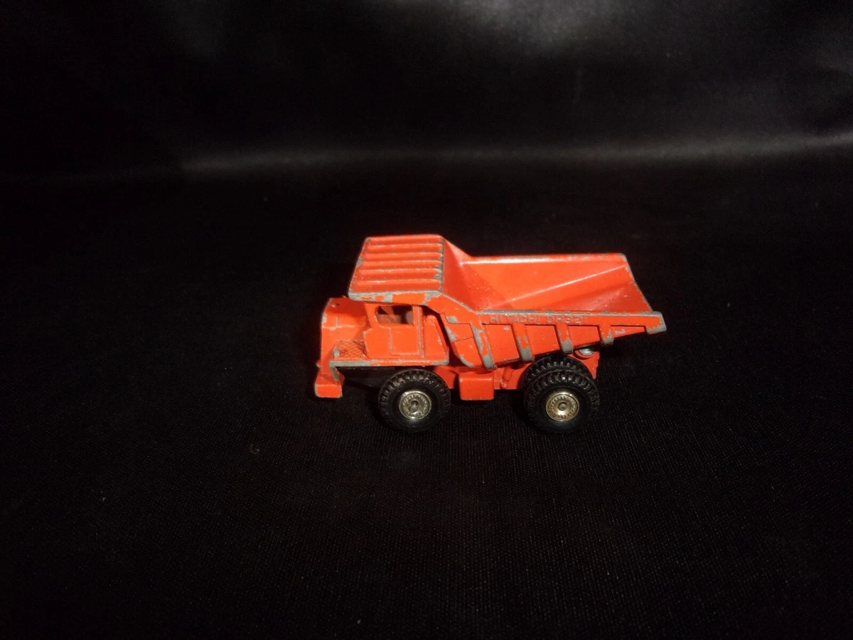 Tomica hitachi dump truck 2025