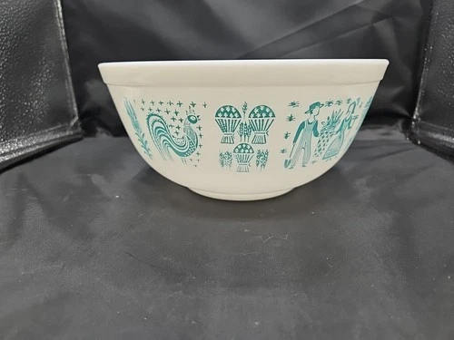 Vintage Pyrex 403 Turquoise Blue Amish Butterprint 2.5 qt Mixing Bowl
