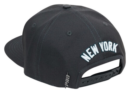 CAPPELLO SNAPBACK NEW YORK YANKEES LOGO SERIE METROPOLITANA Pro Standard Antracite - Foto 3 di 5
