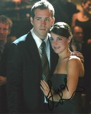ACTRESS LINDSAY SLOANE SIGNED THE ODD COUPLE 8x10 PHOTO B w/COA PLAYING HOUSE