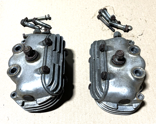 Triumph 750 T140 TR7 ENGINE CYLINDER HEAD VALVE ROCKER BOXES OIF TR7RV - Picture 2 of 8