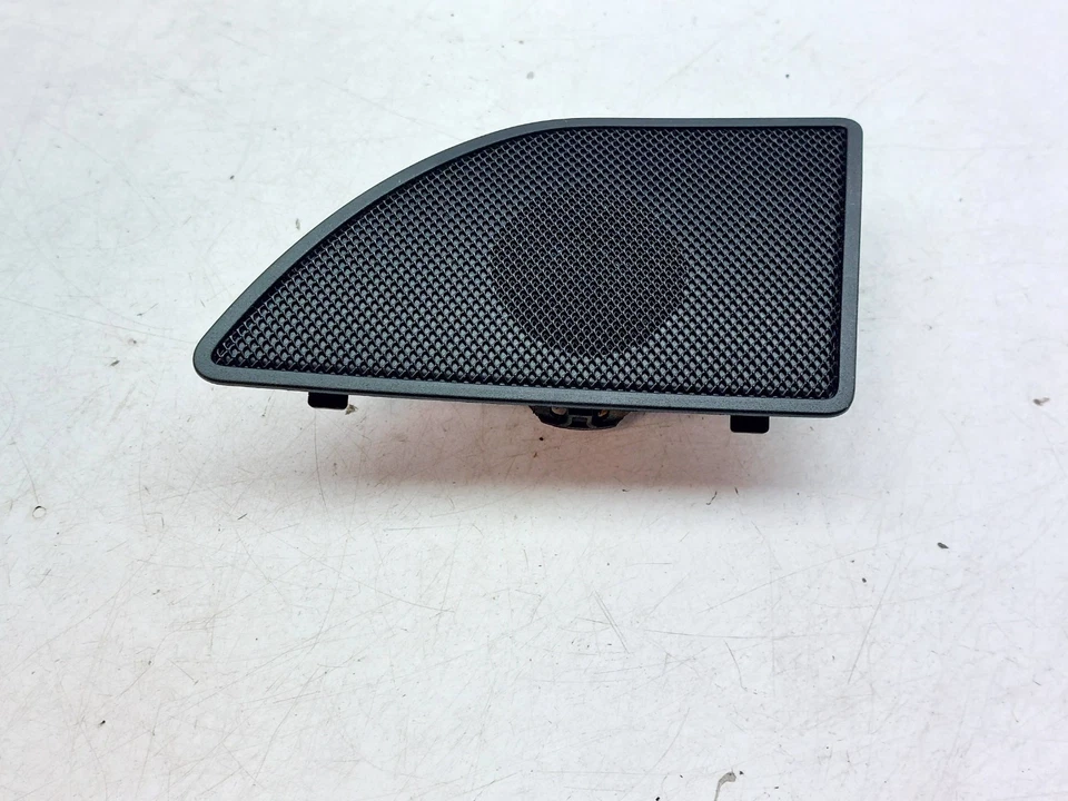 MERCEDES E CLASS C207 W207 2014 SOUND AUDIO SPEAKER & TRIM RIGHT A2078270240 - Image 2 of 4