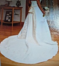 Beautiful Ivory Weddig Gown with amazing beaded detail