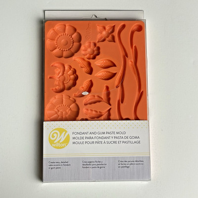 Wilton 409-3190 Lace Fondant Gum Paste Silicone Mold 5 x 8 inch 23-Cavity NEW