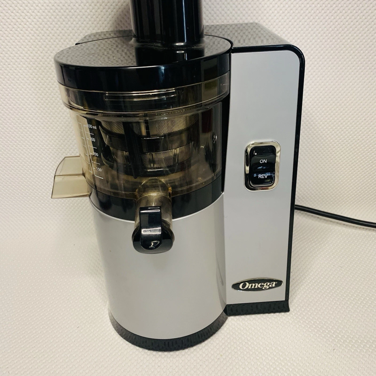 OMEGA Vertical Slow Masticating Silver Juicer - VSJ843QS Great Condition See Pic