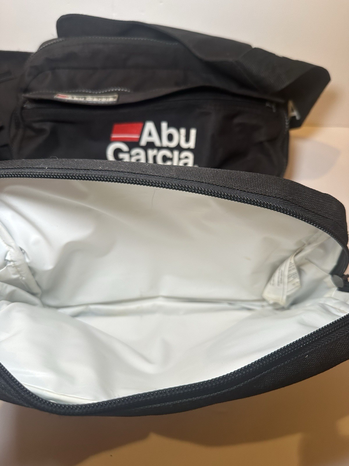 ABU GARCIA Waterproof Fishing Tackle Bag Pockets Waist & Packit Freeze Bag Lot 2