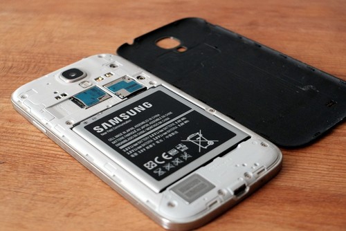 Samsung Galaxy S4 GT-19505. 16 Go. Gris. - Photo 8 sur 8