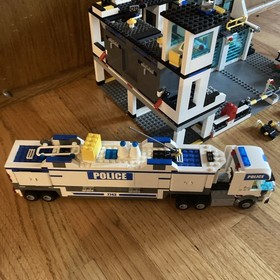 LEGO CITY 7743 & 7744 Police Headquarters 100% Complete w/Minifigures & Manuals