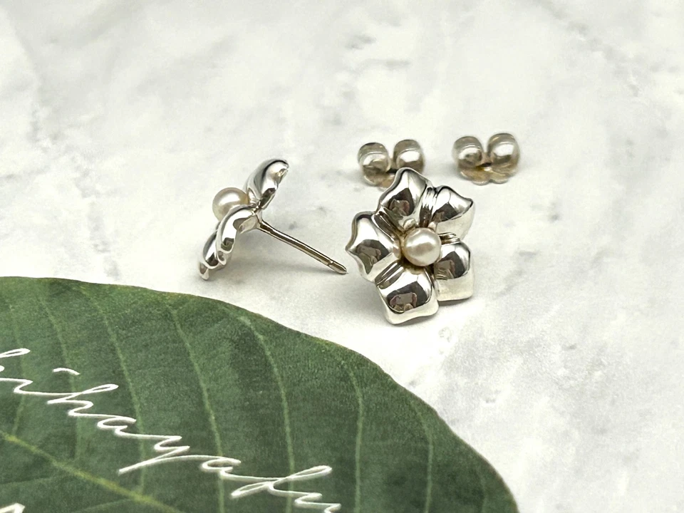 TIFFANY & Co. Baby Pearl Flower Earrings Silver 925 Pouch or Box Fast shipping - Image 4 of 4