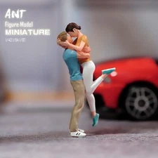 1/64 1/87 1/43 1/18 1/24 Lovers Girl Man Scene Miniatures Figures Model For Cars