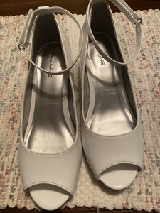 white peep toe kitten heels
