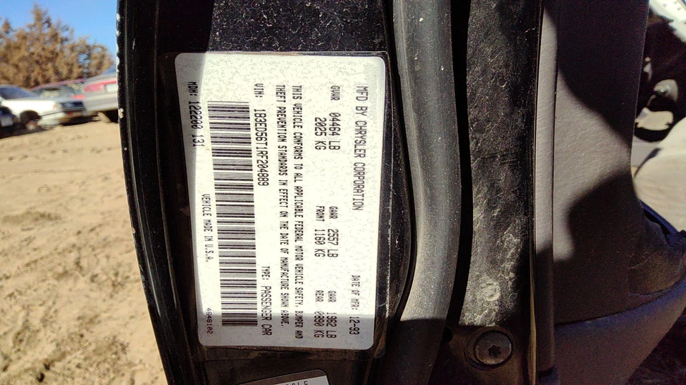 Intrepid Passenger 1993-1997 nudillo trasero derecho eje original con buje 4582592 Foto 4 de 4