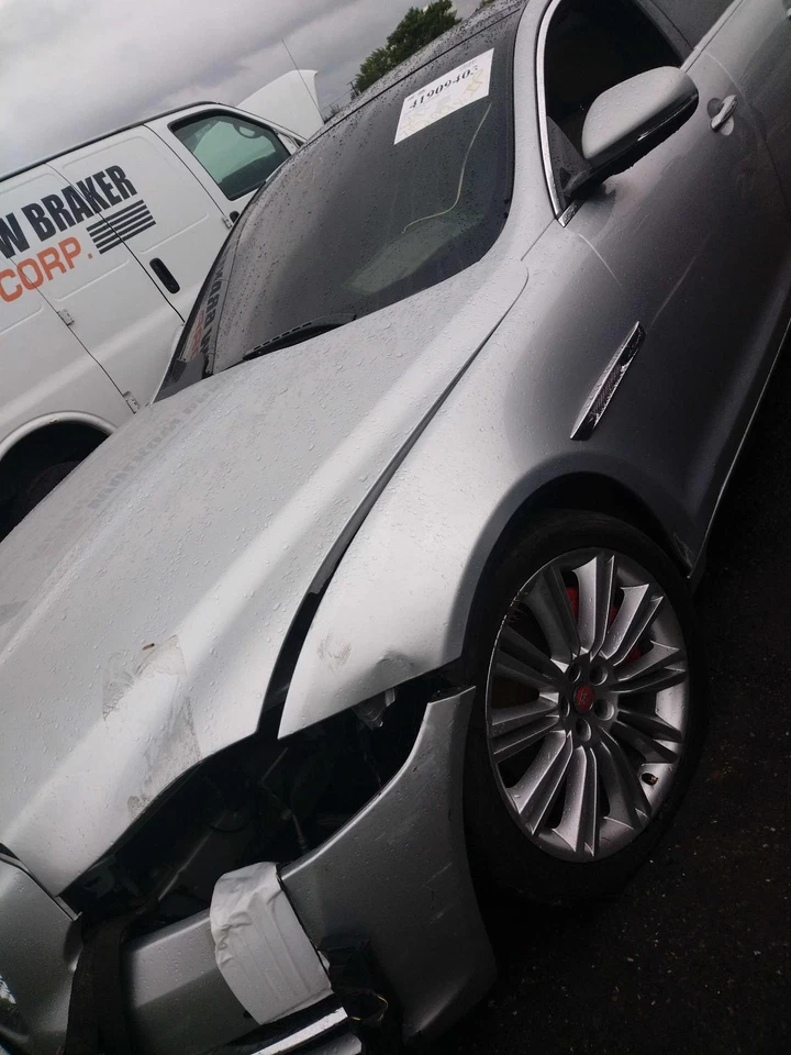 Conjunto de puerta delantera izquierda usado se adapta a: Jaguar Xj 2015 delantero izquierdo grado A Foto 2 de 4