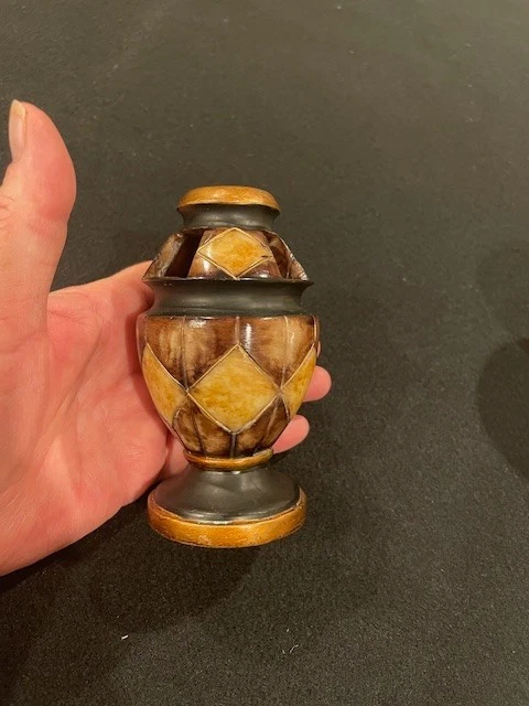 Bill Blass toothbrush holder gold/brown/beige diamond motif 4.5x2.25" - Image 2 of 4