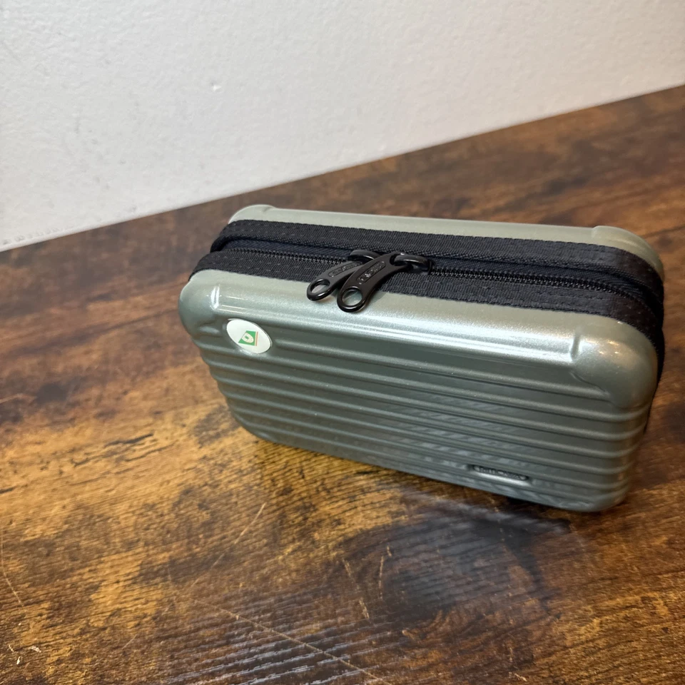 Estuche de artículos de tocador Rimowa x EVA Air Laurel clase ejecutiva - Edición verde limitada Foto 4 de 4