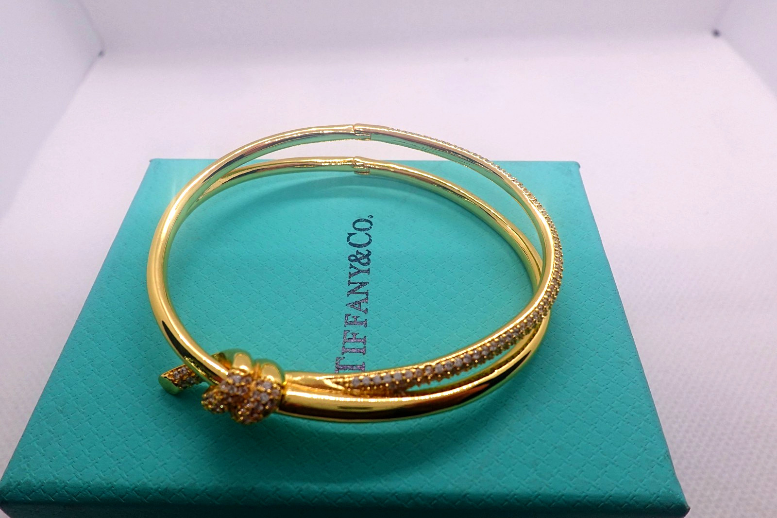New/Tilffany&Co/18K/YellowGold Bangle Bracelet Solid Diamond 7 inch