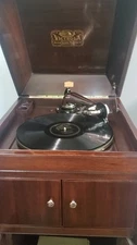 Victoria VV 80 Phonograph. 1921 In Good Condition. Still Plays. All Original.
