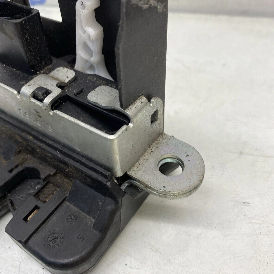 Volkswagen Golf MK5 hatchback 5 puertas 2003-08 bloqueo tapa maletero mecánico 1K6827505C CAJA37 Foto 4 de 4