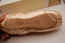 NIB Bloch Sonata Pointe Shoes 111.00 S0130L Color - pink satin 6 B Not Retur