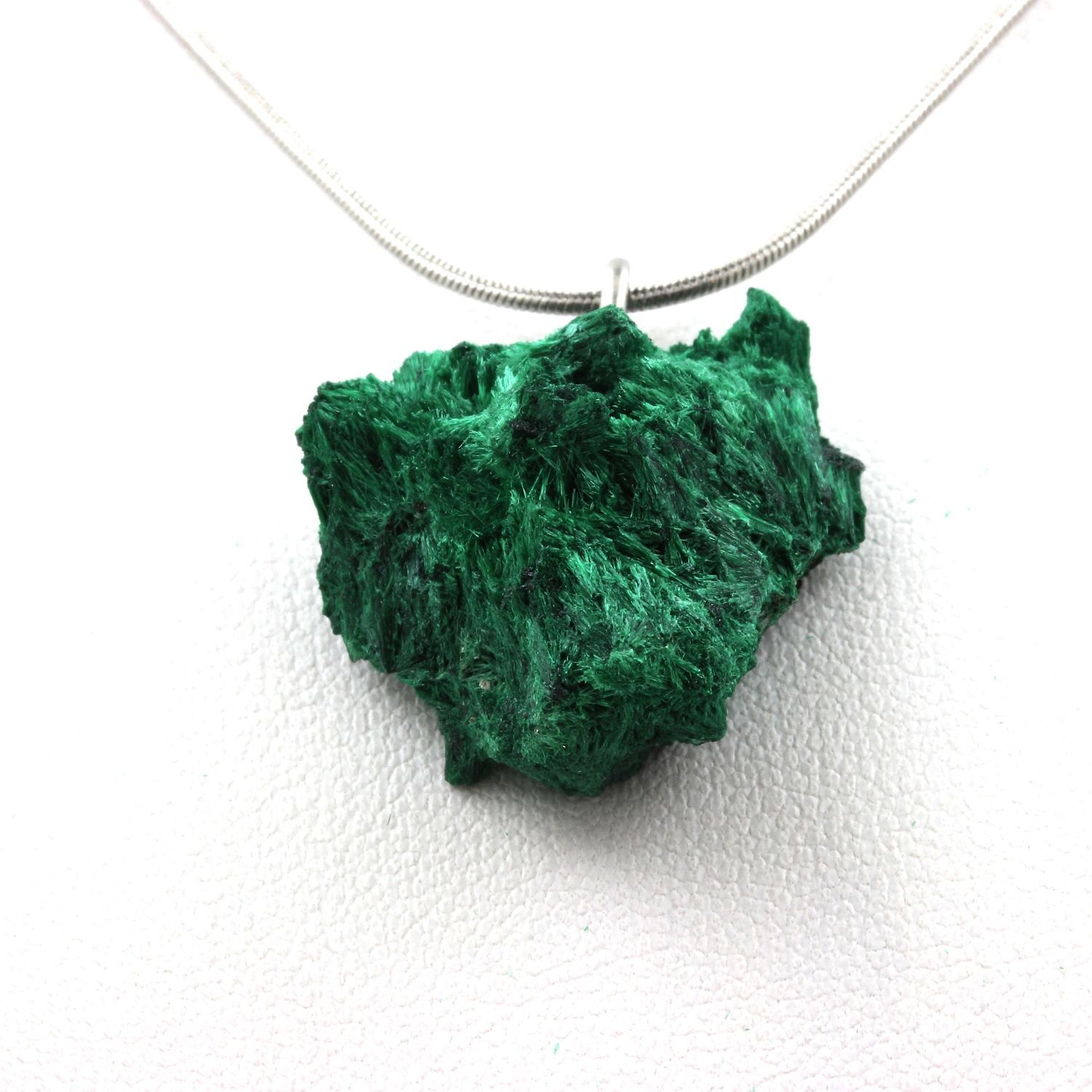 Collier Malachite naturelle Kipushi 33.11 ct, bijou pierre brute verte pour lithothérapie