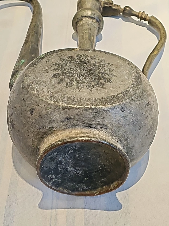 Antigua jarra de agua de cobre plateada grabada a mano persa/oriente medio Ewer envío Foto 3 de 4